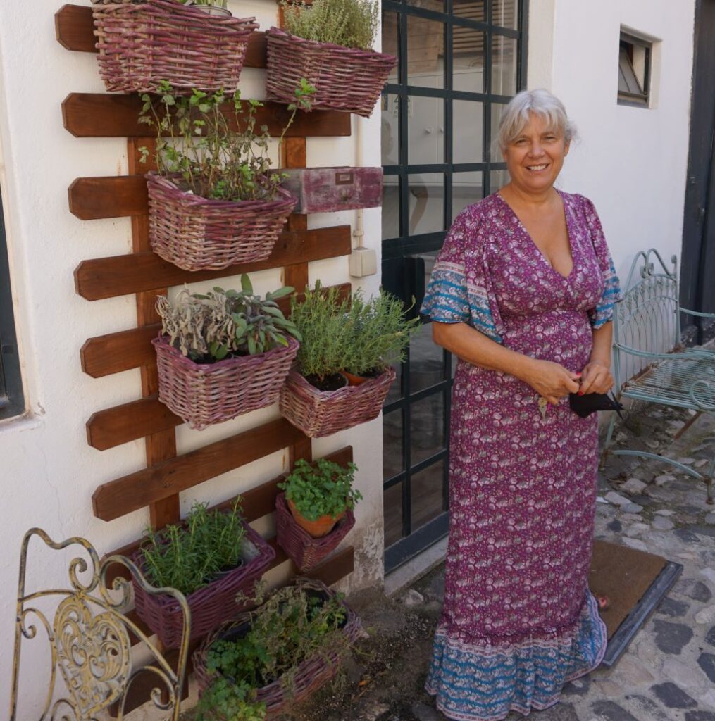 Luisa in doorway cropped